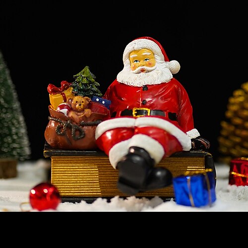 Santa right wombat