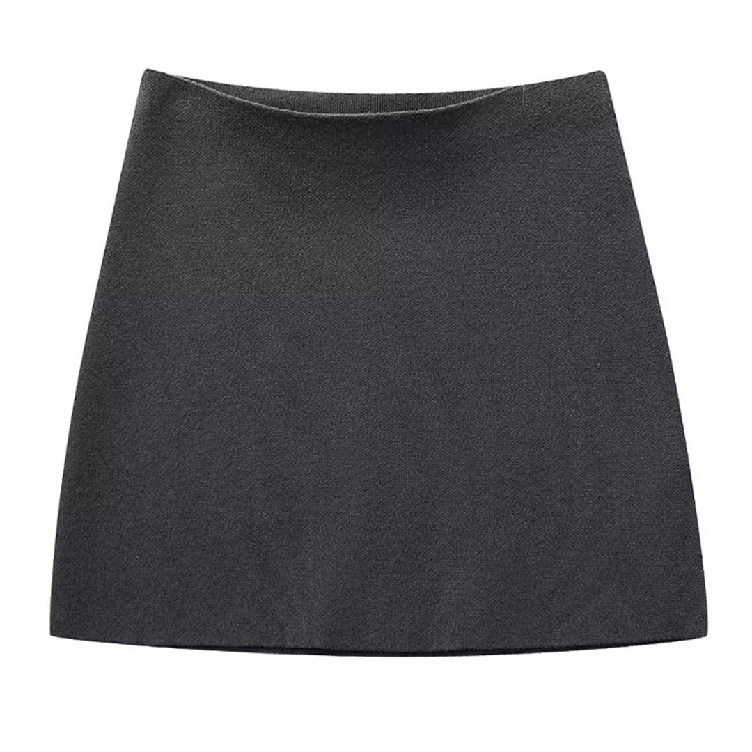 grey skirt