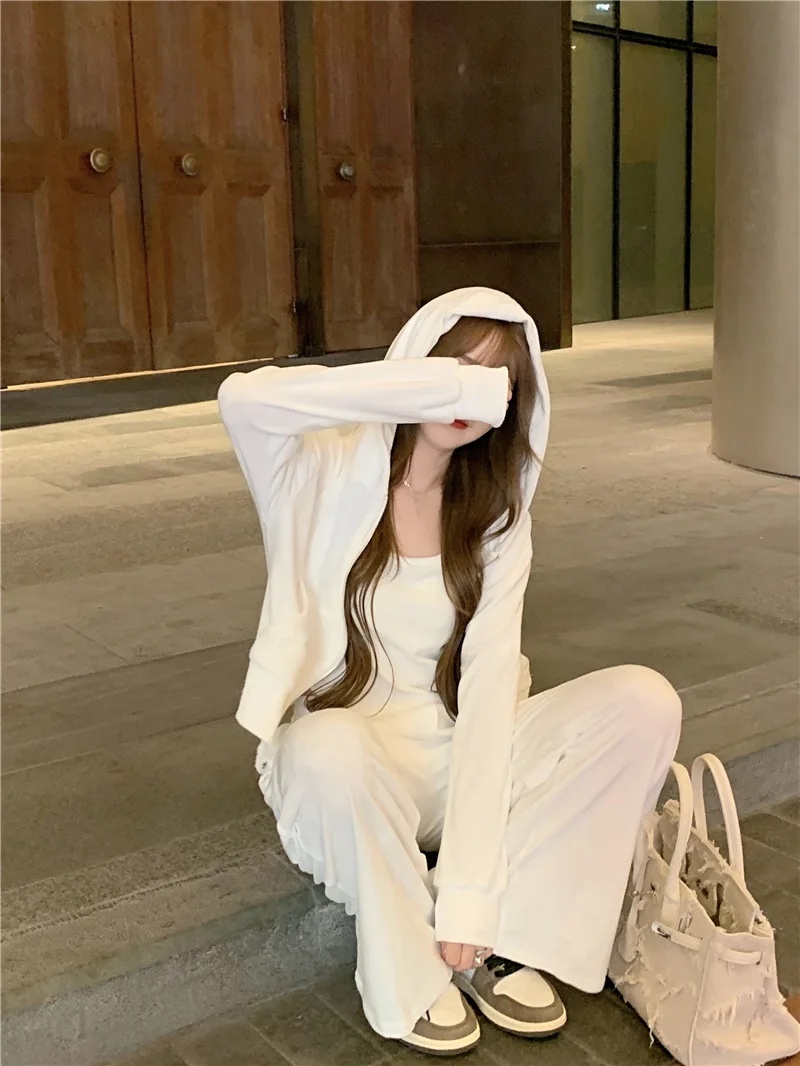 White [three-piece set]]